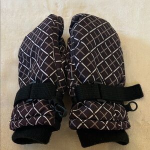 3M Thinsulate Kids Mittens - Black and White 8 inches
